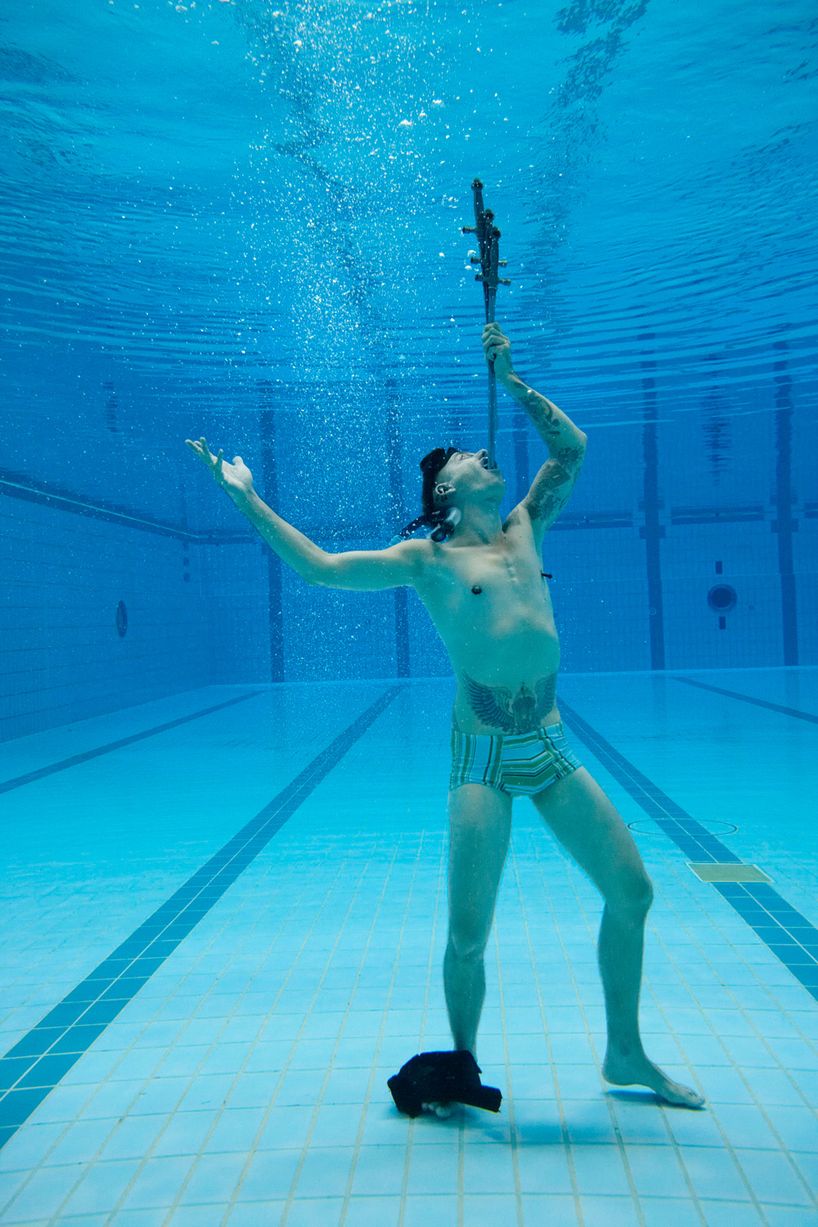 Книга странных рекордов Гиннеса cтранные, дурацкие, необычные, рекорды, Гиннеса, бег, на четвереньках, Кеничи Ито,Kenichi Ito