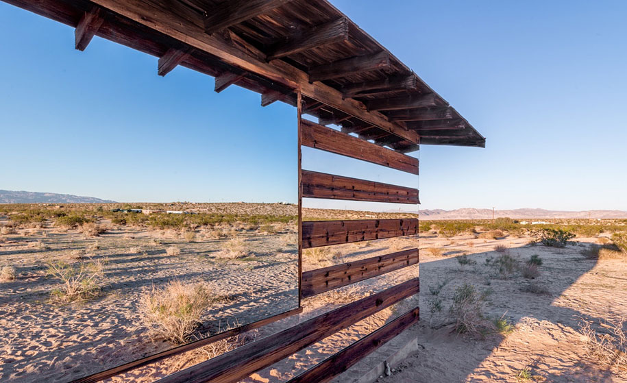 прозрачный,зеркальный, дом ,в пустыне, Калифорния