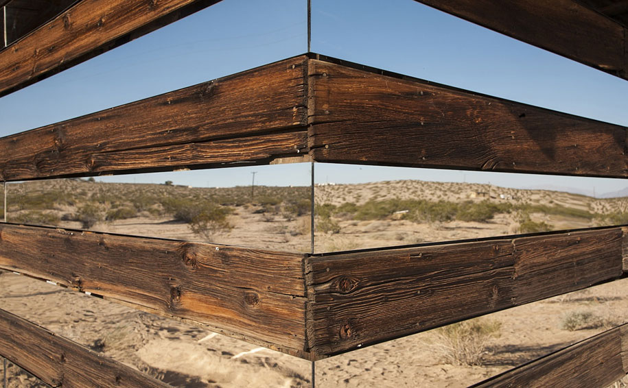 прозрачный,зеркальный, дом ,в пустыне, Калифорния