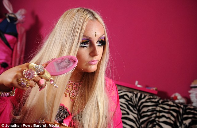 Новоиспеченная, английская, барби, Лурэи Ли, Lhouraii Li, Брэдфордская Барби, Bradford Barbie