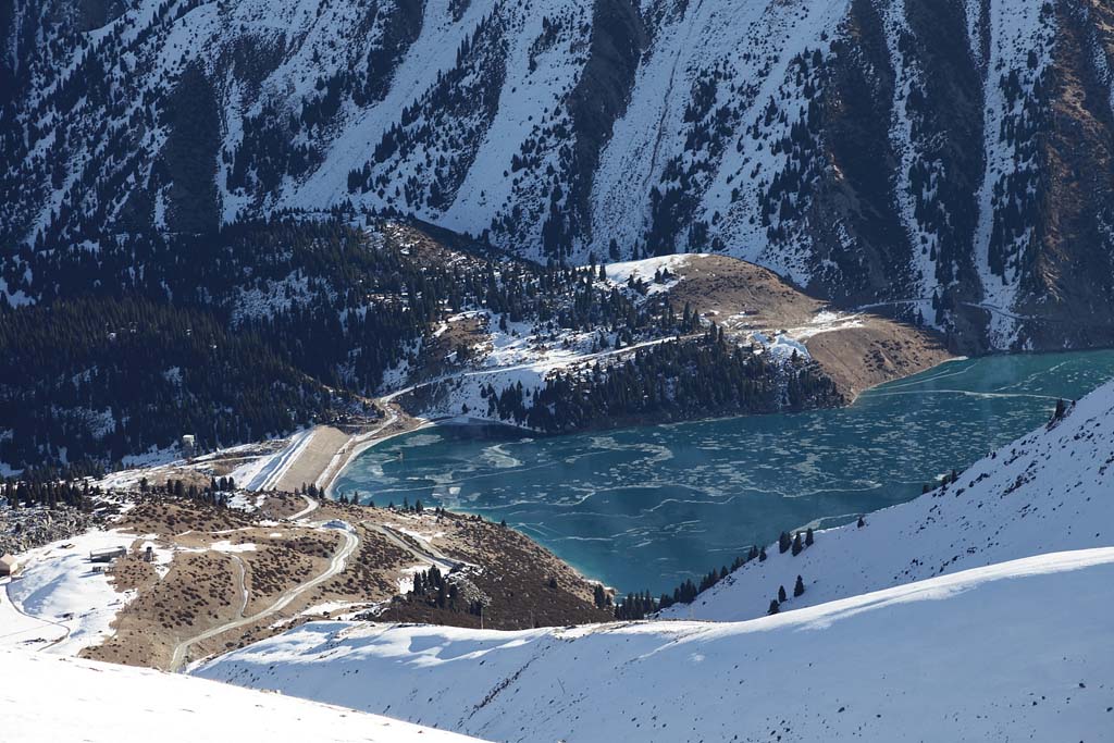 чудовища в озере