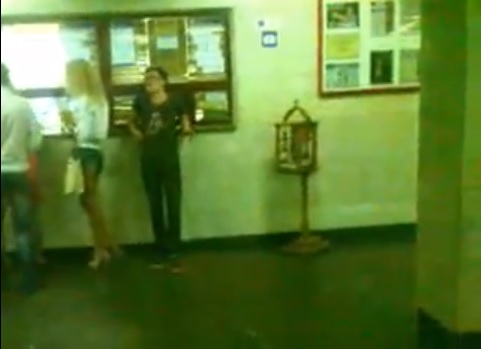 Спайс, видео, парень упал в метро, Минск