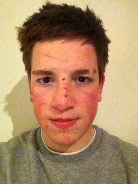 Фейсом об тейбл, Парень, джеффри, согласился, пробить стол, головой, за 20 £