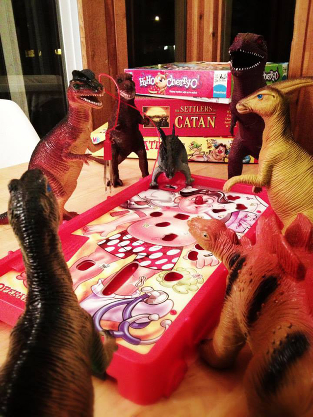 диноябрь, пластиковые динозавры, оживают