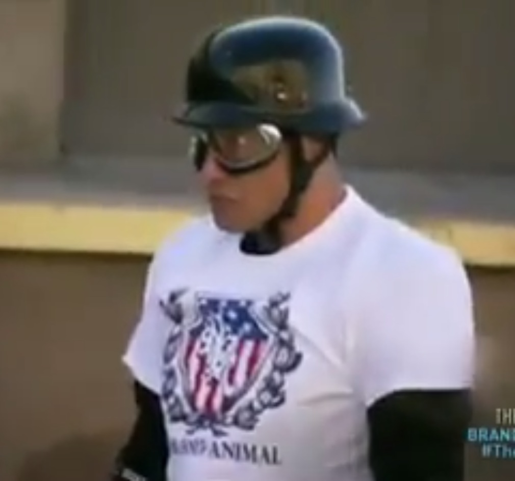 смешная,попытка, побить, мировой рекорд, прыжки ,через 10 стекол, Джизас Вилла, Jesus Villa