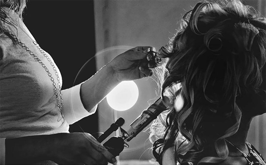 После смерти жены, отец воссоздал свадебные снимки вместе со своей маленькой дочкой После смерти жены,Бен Нанери, воссоздал ,свадебные снимки, вместе, со своей маленькой дочкой, Оливия