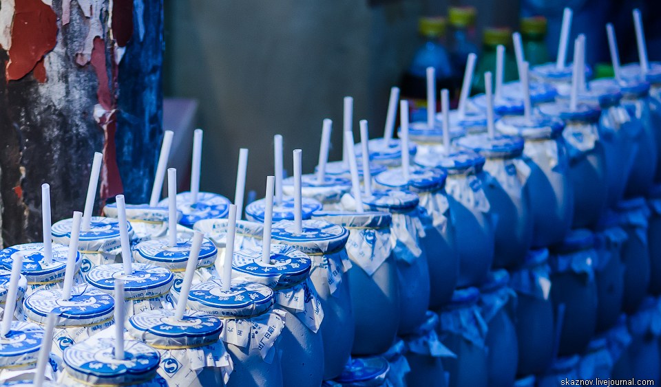 Китайские деликатесы, еда, жареные кузнечики, скорпионы