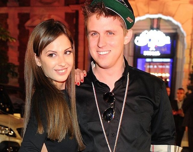 Платье со своеобразным Польша, Playboy, декольте