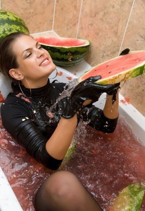 странные люди, странные поступки, тупо