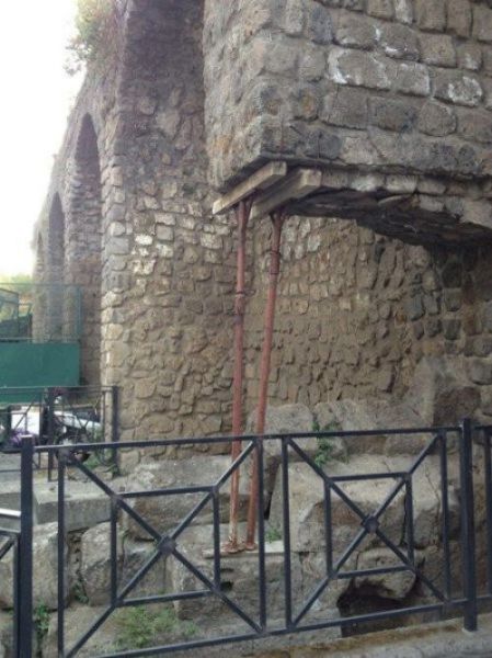 Нелепая, несуразная, абсурдная, архитектура, смешная