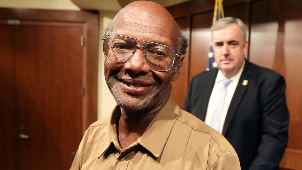 Честный бездомный Глен Джеймс