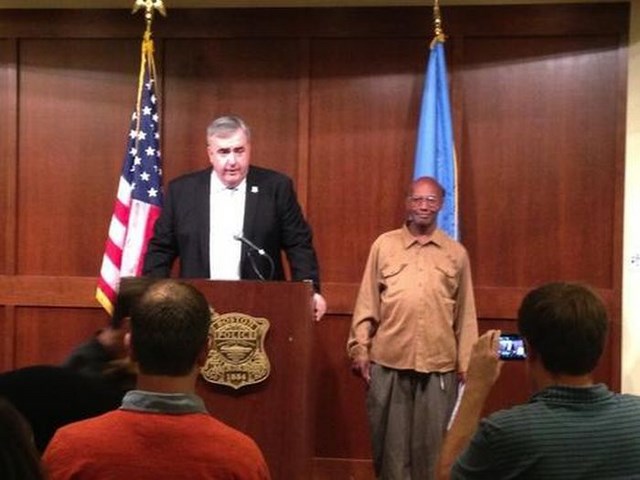 Честный бездомный Глен Джеймс