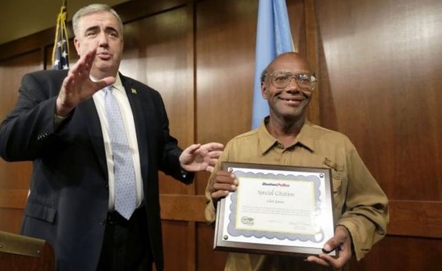 Честный бездомный Глен Джеймс