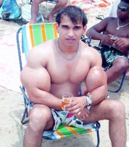 Индийский качок с синтоловыми мускулами