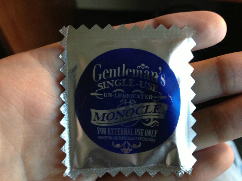 Одноразовый монокль , предмет джентльмена,