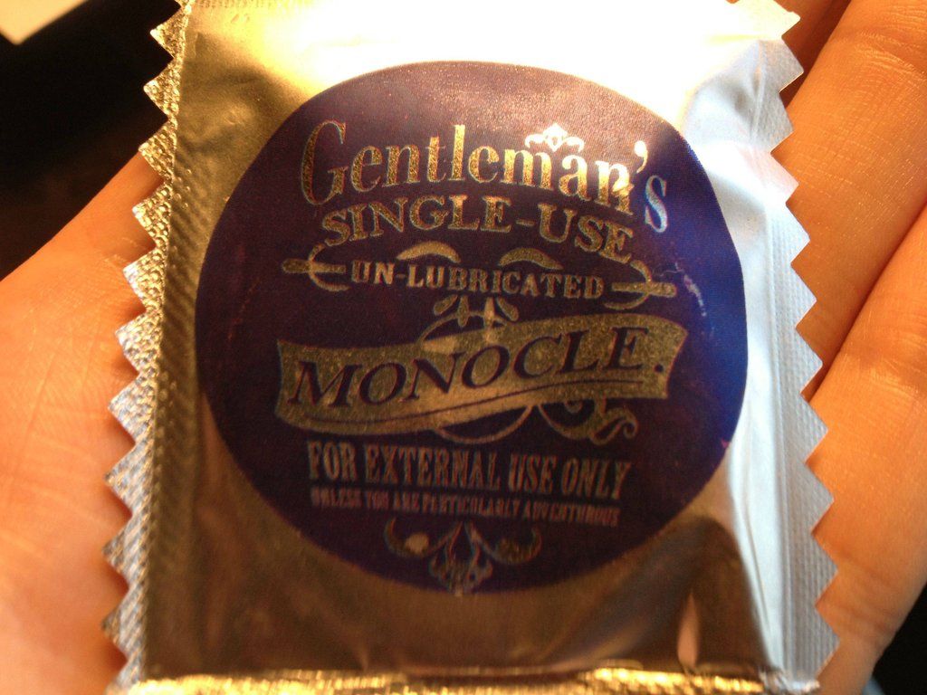 Одноразовый монокль , предмет джентльмена,