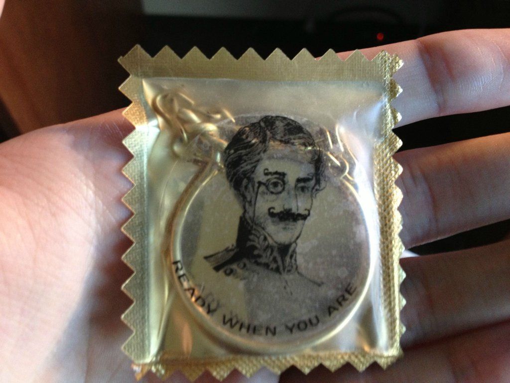 Одноразовый монокль , предмет джентльмена,