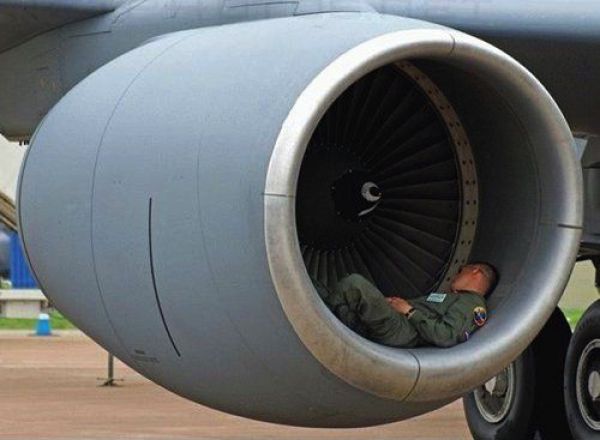 Неожиданные места, в которых люди умудрились заснуть Неожиданные места люди уснули, необычные позы сна, необычные люди спят