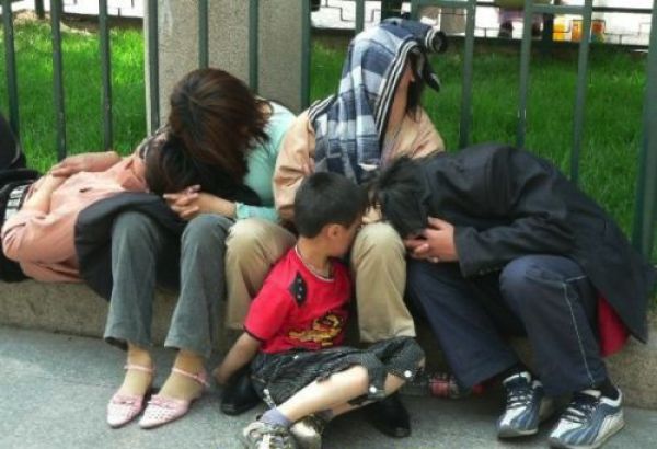 Неожиданные места, в которых люди умудрились заснуть Неожиданные места люди уснули, необычные позы сна, необычные люди спят