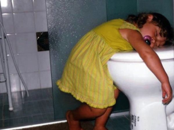 Неожиданные места, в которых люди умудрились заснуть Неожиданные места люди уснули, необычные позы сна, необычные люди спят