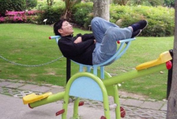 Неожиданные места, в которых люди умудрились заснуть Неожиданные места люди уснули, необычные позы сна, необычные люди спят