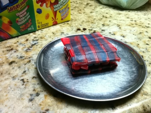 Загадка дня:попробуйте угадать что это! что это загадка Fruit Gushers конфеты