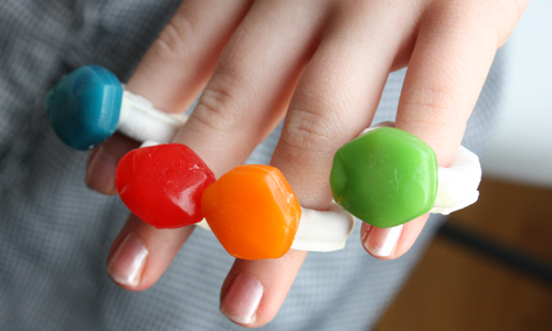 Загадка дня:попробуйте угадать что это! что это загадка Fruit Gushers конфеты