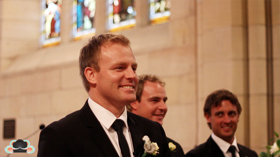 эмоции жениха,невеста в платье,свадьба