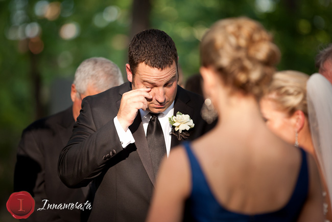 эмоции жениха,невеста в платье,свадьба
