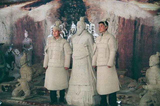 шаблонные стандартные фото туристов