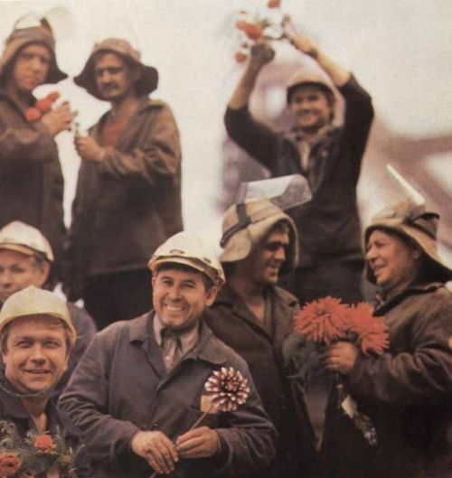 Сарказм, ужасы СССР, советская жизнь, тоталитаризм