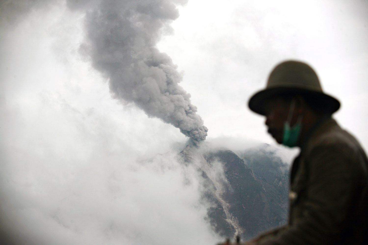 Северная Суматра, засыпанная, извержение , вулкан,пепел, Синабунг, Sinabung