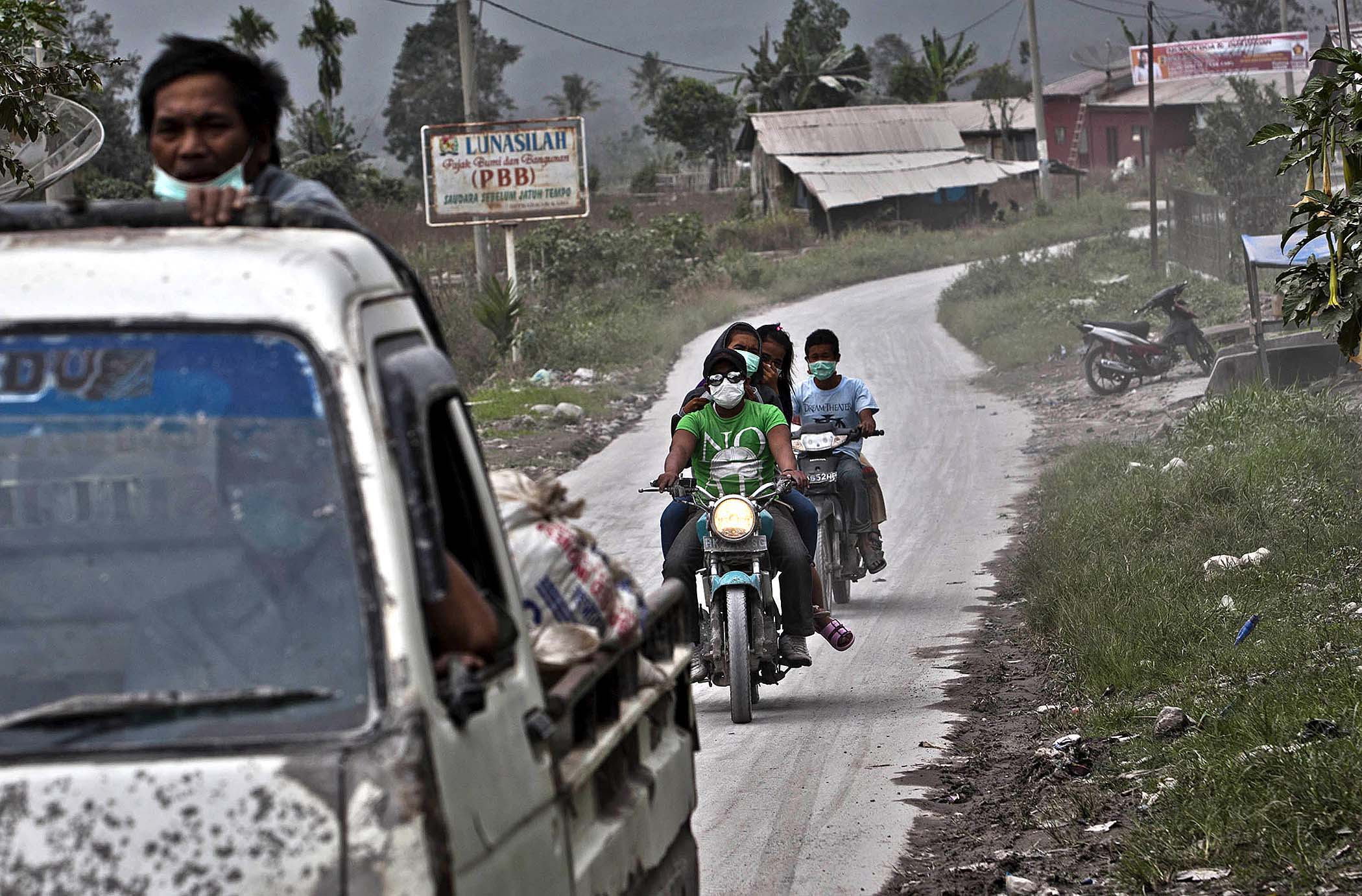 Северная Суматра, засыпанная, извержение , вулкан,пепел, Синабунг, Sinabung