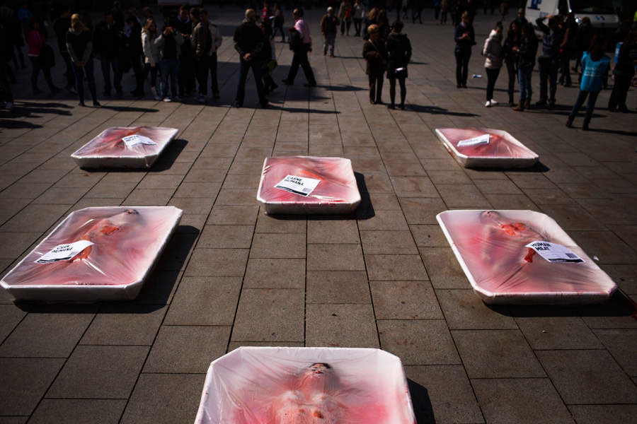 Жуткий флэшмоб: Флешмоб, человеческое, мясо, Барселона,