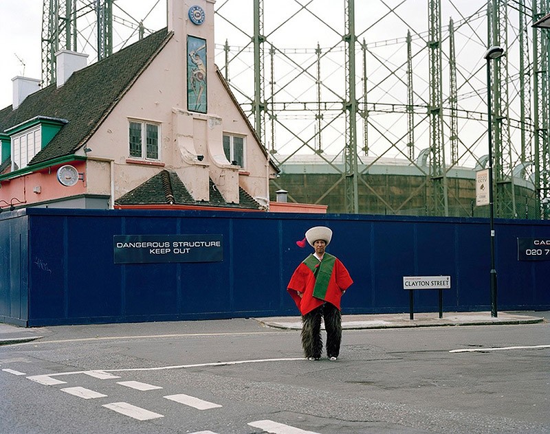 В моей стране, Дэниэл Стир, эмигранты Лондон 