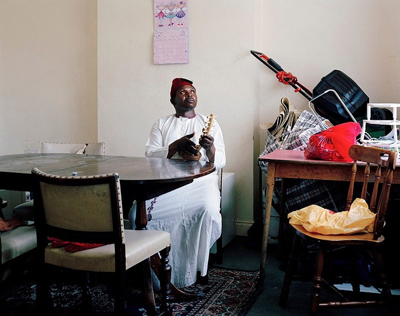 В моей стране, Дэниэл Стир, эмигранты Лондон 