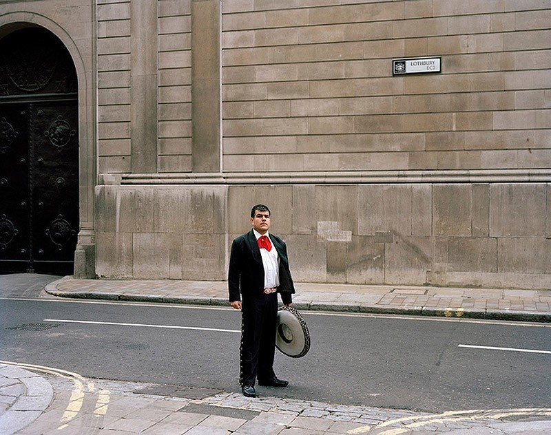 В моей стране, Дэниэл Стир, эмигранты Лондон 