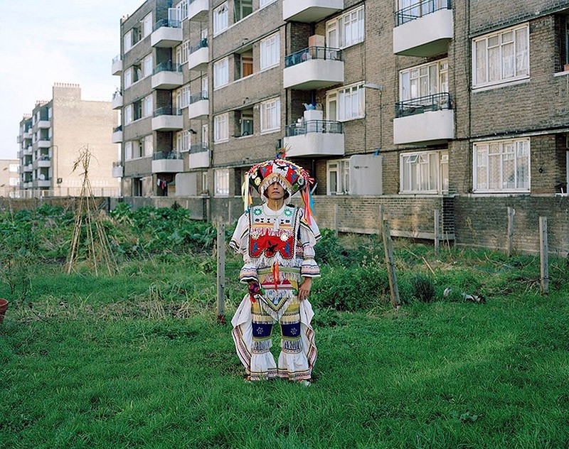 В моей стране, Дэниэл Стир, эмигранты Лондон 