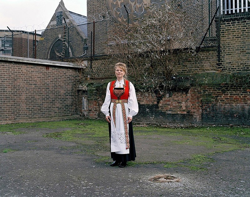 В моей стране, Дэниэл Стир, эмигранты Лондон 