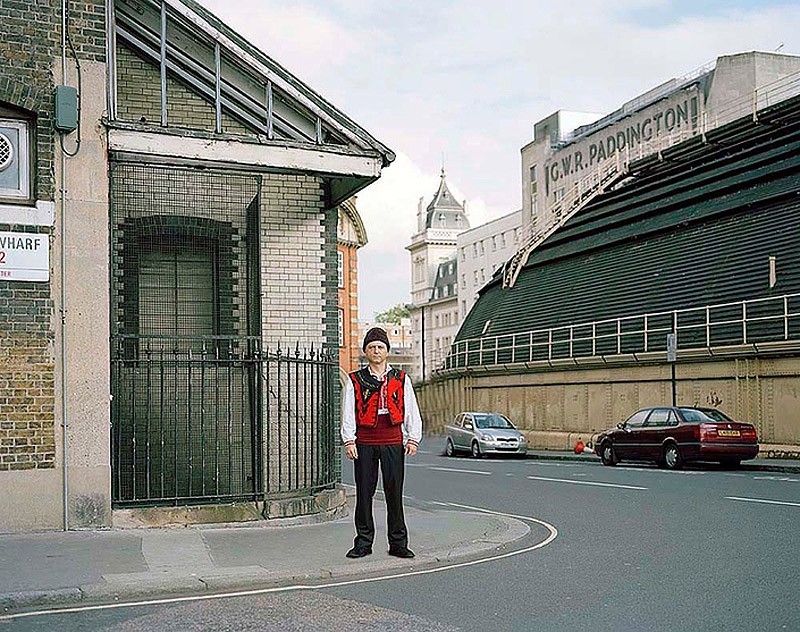 В моей стране, Дэниэл Стир, эмигранты Лондон 