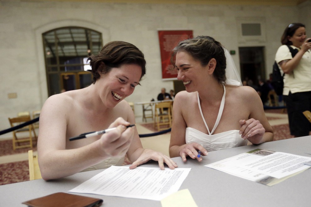 истории, трех, свадеб, после стрельбы, лесбиянки, гуманистический брак