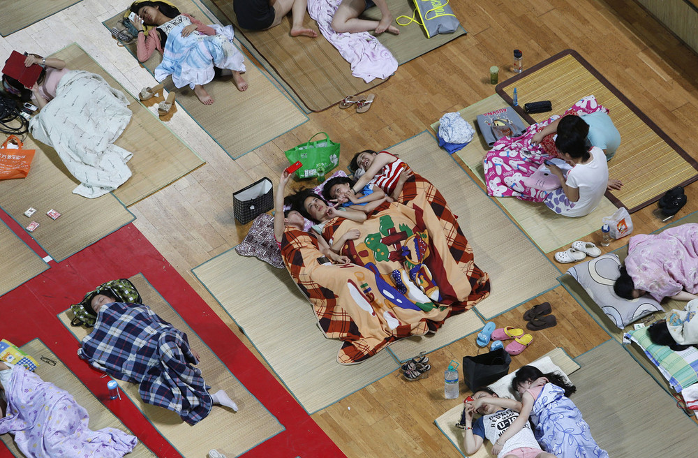 Жара, Китай, китайцы, метро, бассейн, южный Китай