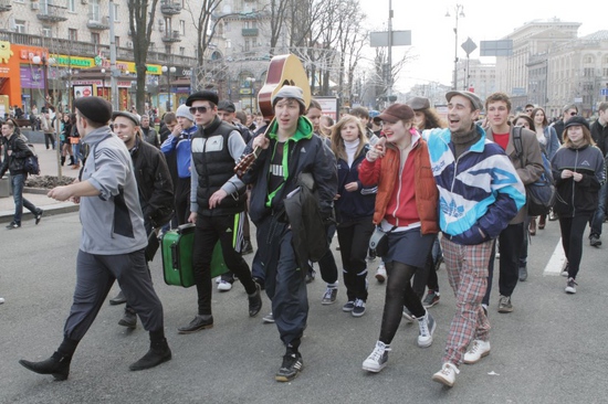 Парад гопников, гоп парад, флешмоб в Киеве, фото
