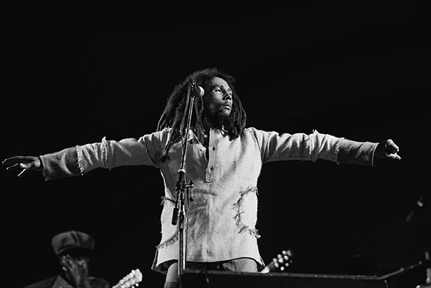 Самые богатые, умершие знаменитости, по версии журнала, Forbes, 2013 год