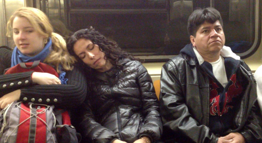 Реакция людей на незнакомку уснувшую на их плече фотопроект, метро, George Ferrandi, «It Felt Like I Knew You»