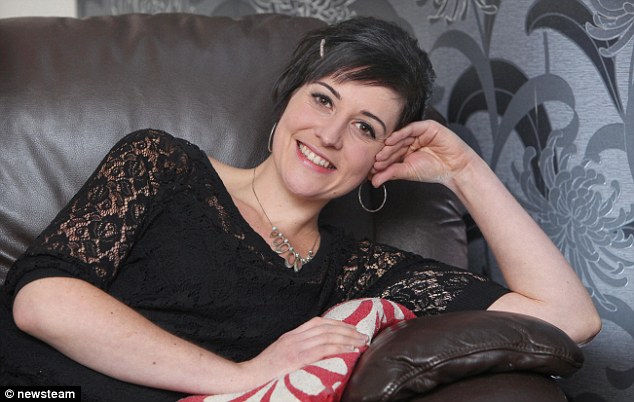 Кэти Айзек,Katy Isaac, похудела, более чем, в 2 раза,не смогла пристегнуться, ремнем, в самолете, расширитель