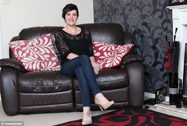 Кэти Айзек,Katy Isaac, похудела, более чем, в 2 раза,не смогла пристегнуться, ремнем, в самолете, расширитель