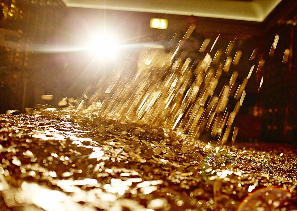 швеййарский,бассейн, с деньгами , 5 сантимов, аукцион, James Edition, ячейка, монеты