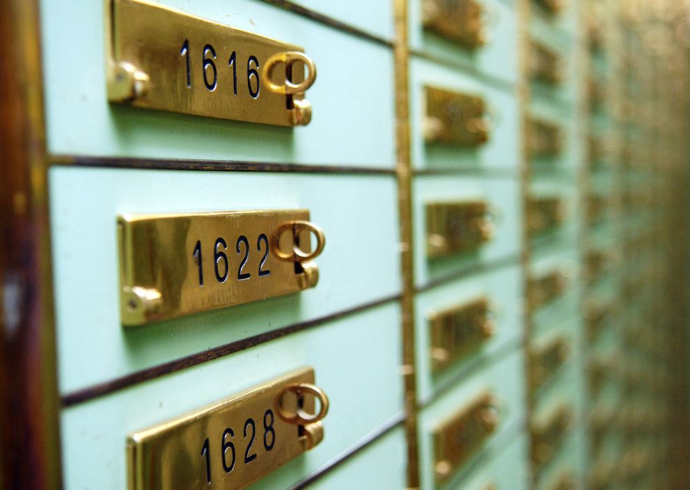 швеййарский,бассейн, с деньгами , 5 сантимов, аукцион, James Edition, ячейка, монеты