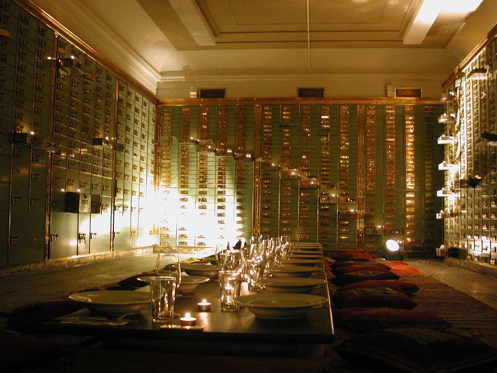 швеййарский,бассейн, с деньгами , 5 сантимов, аукцион, James Edition, ячейка, монеты